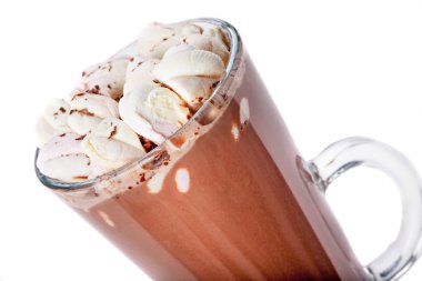 Sıcak çikolata şekerleme şeffaf uzun boylu ile yakın çekim 