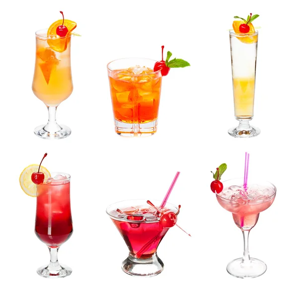 Reihe von Alkohol-Coctails isoliert auf weißem Hintergrund — Stockfoto