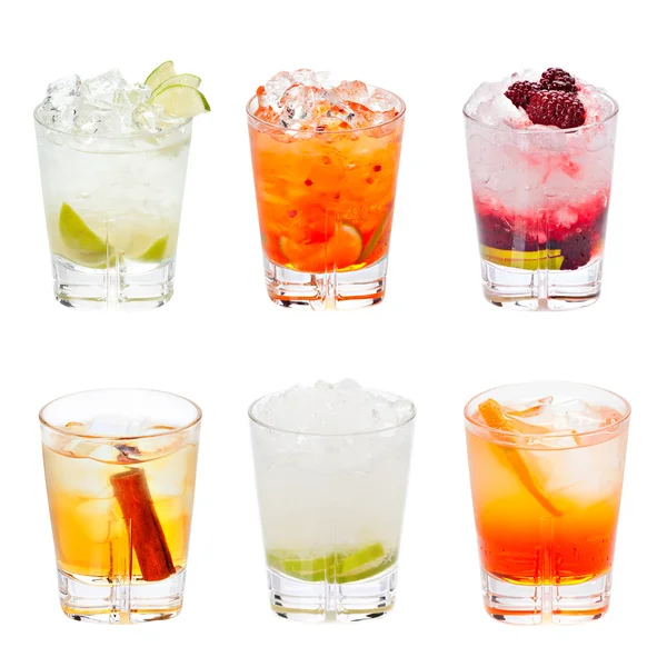Beyaz arka plan üzerinde izole alocohol kokteyler kümesi
