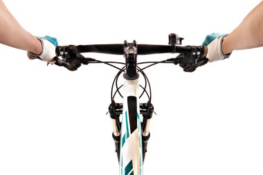 Bisiklet binici'nın yakından bir dağ Bisiklet gidon üzerinde eller.