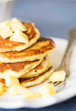 Arka çiçekli güzel sofra