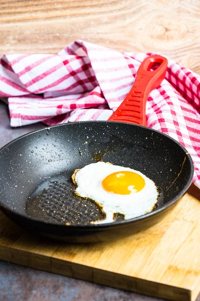 Healthy breakfast prepared with eggs, cherry tomato's and cucumbers — Stock Photo, Image