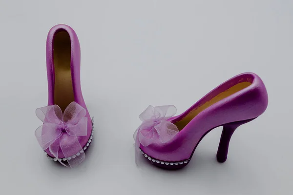 Topuzlu mor kadın ayakkabıları..