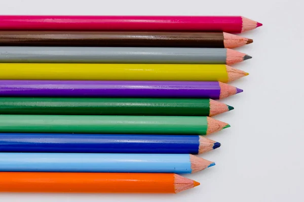 çeşitli renkli kalemler