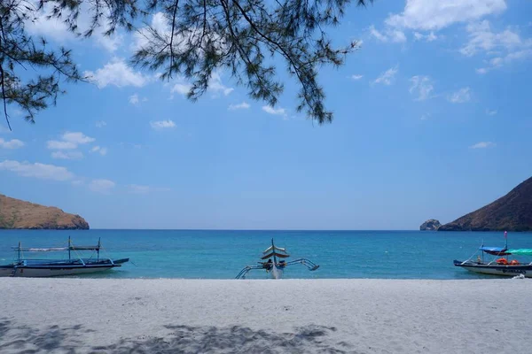 Anawangin Koyu 'ndaki harika sahil manzarası, Pundaquit, San Antonio, Zambales