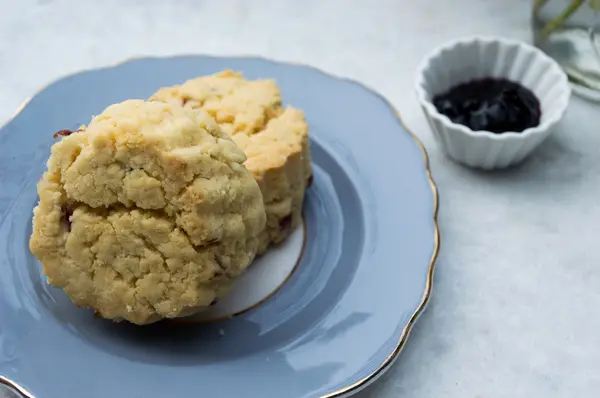 Erik kek reçel üzüm ile