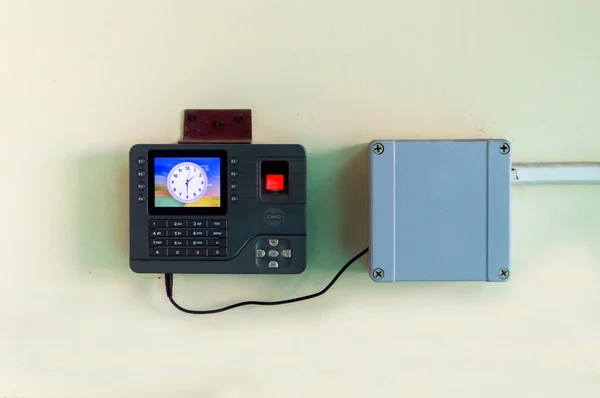 İş yerinde parmak izi tarayıcı.