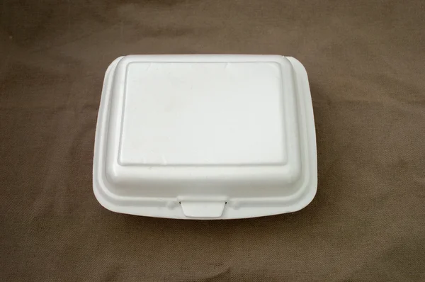 Köpük kutuları pirinç kahverengi kumaş üzerine