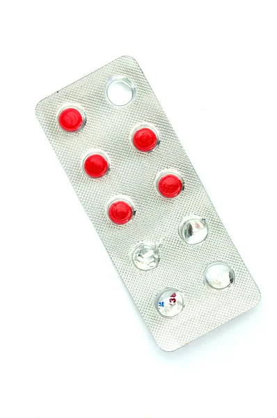 Kırmızı hapı panelinde. Beyaz arka plan üzerinde izole.