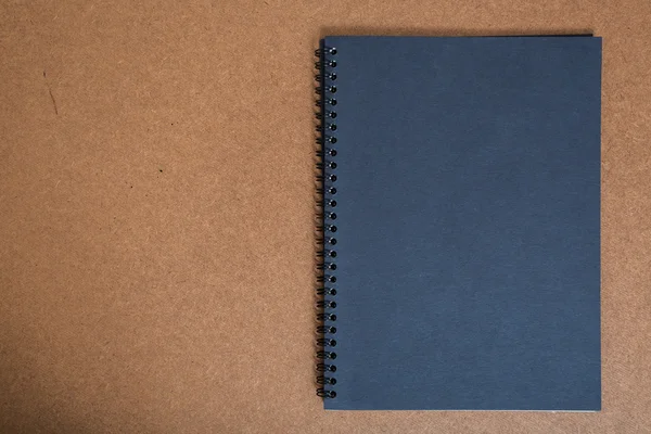 boş bir defter kalem ile