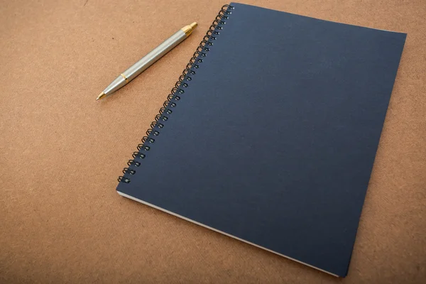 Blank notebook with pen — Stock Photo, Image