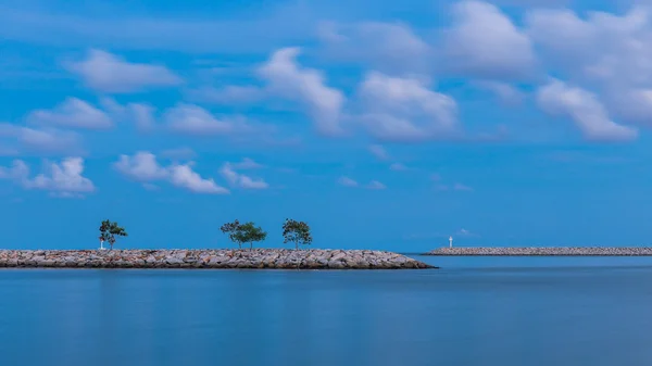 Beautiful  sea with blue sky — Stock Photo, Image