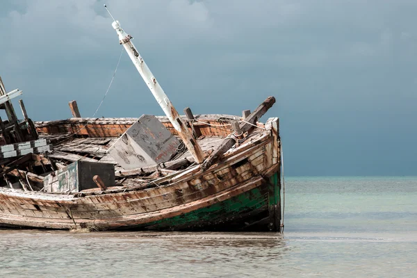 Gemi terk edilmiş yakından harap — Stok fotoğraf