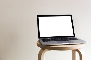 İzole ekran ile açık dizüstü