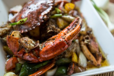 karabiber ile kızartılmış Yengeç