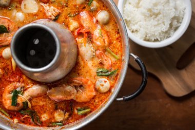 spicy prawn soup or tom yum goong 