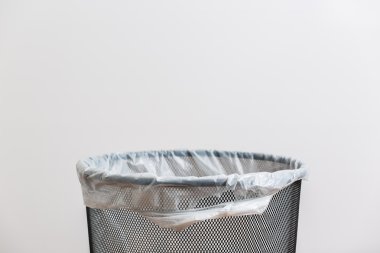 Boş bir plastik çöp