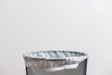 Boş bir plastik çöp