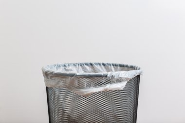 Boş bir plastik çöp