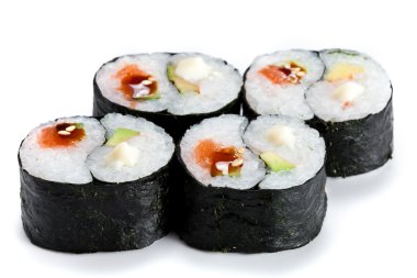 Karides ve karides üzerinde beyaz izole lezzetli Japon suşi rulo. Futomaki alır. Yang sembolü
