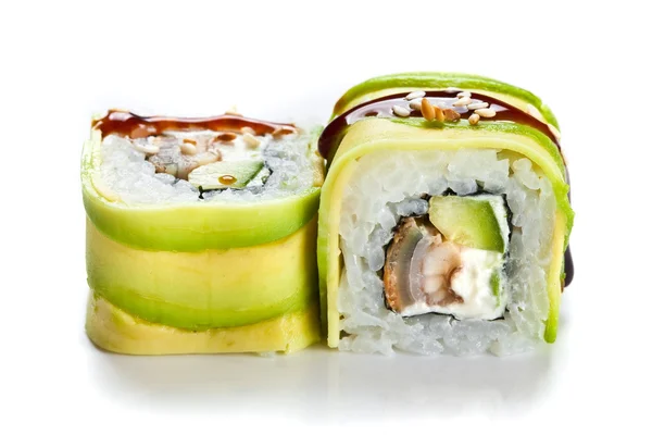 Rollos de sushi con anguila ahumada y aguacate de cerca aislados en blanco — Foto de Stock