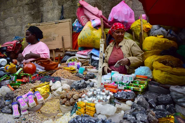 エチオピア人女性市場でアディスアベバ — ストック写真
