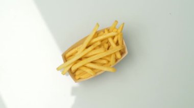 Tüketime hazır taze patates kızartması.