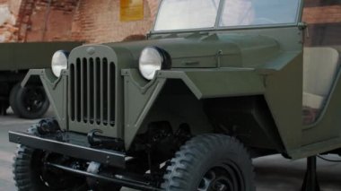 Yaz mevsiminde Nizhny Novgorod Kremlin 'deki Büyük Vatanseverlik Savaşı' nın anıtı askeri araçlar ve ekipmanlar müzesinin ön tarafındaki yakın çekim.