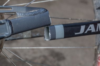 Bisiklet kırık çerçeve