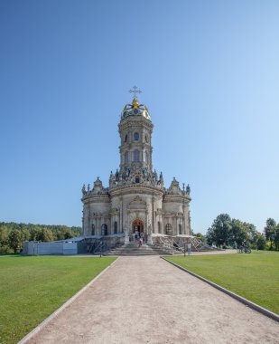 Our Lady işareti Katedrali bir köyde Dubrovitsy