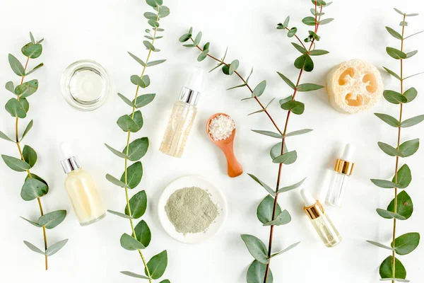Eucalyptus essential oil, eucalyptus leaves on white background. Natural, Organic cosmetics products. Medicinal, Natural Serums. Flat lay, top view. — Stock Photo, Image