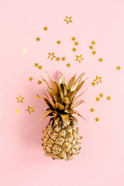 Piña dorada fotos de stock, imágenes de Piña dorada sin royalties | Depositphotos Piña dorada fotos de stock, imágenes de Piña dorada sin royalties | Depositphotos