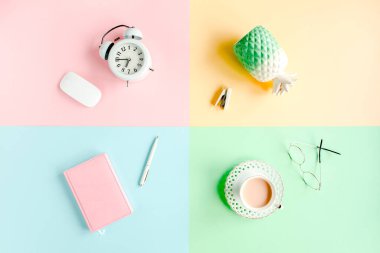 Bilgisayarlı ofis aksesuarları, beyaz çalar saat, renkli arka planda not defteri. Moda minimal tarzı. Düz kompozisyon. Üst görünüm.