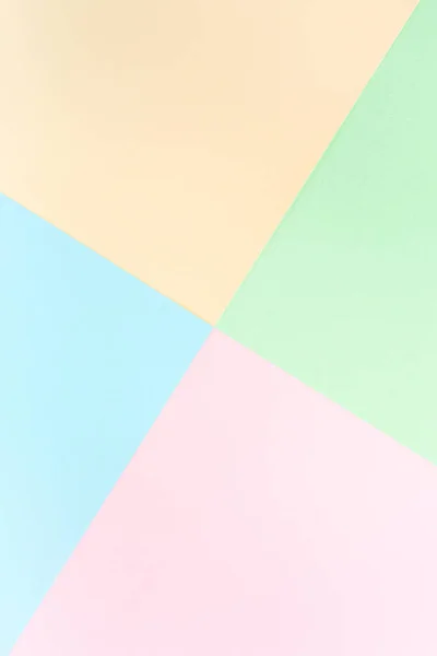 Пастельные цвета фона: розовый, желтый, синий, зеленый. Документы геометрического образца. Минимальная концепция. Плоский, вид сверху. — стоковое фото