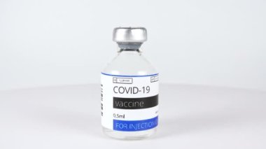 Covid-19 Coronavirus Aşısı. Aşı şişesi. Coronavirus covid-19 tedavisi. Salgın sırasında Corona Virüsü Tedavisi, İğnesi, İğnesi ve Klinik Denemesi kavramı.