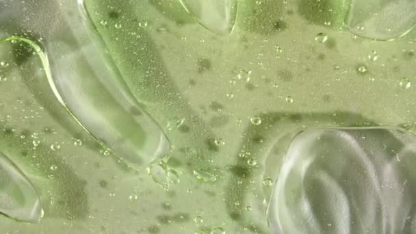 ( 영어 ) Macro Shot of air Bubbles in Transparent Cosmetic Liquid Gel Cream. 녹색 화장품 과 거품이 섞인 플 루 이드 질감. 느린 동작 — 비디오