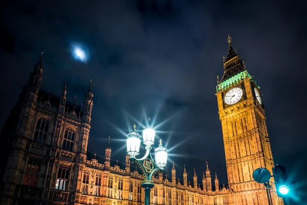 Parliament and streetlight dark — Stock Photo, Image