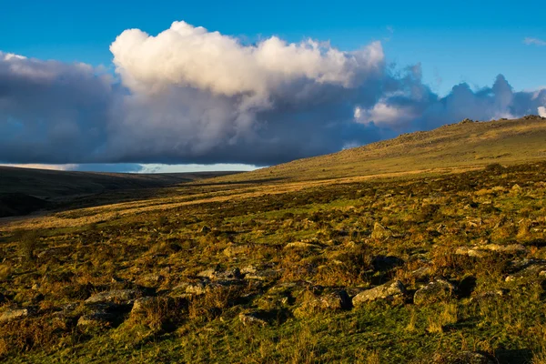 Dartmoor colinas cloudscape — Fotografia de Stock