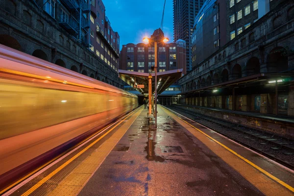 El tubo por la noche — Foto de Stock