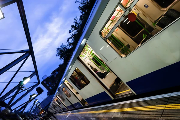 Whitechapel tågstation — Stockfoto