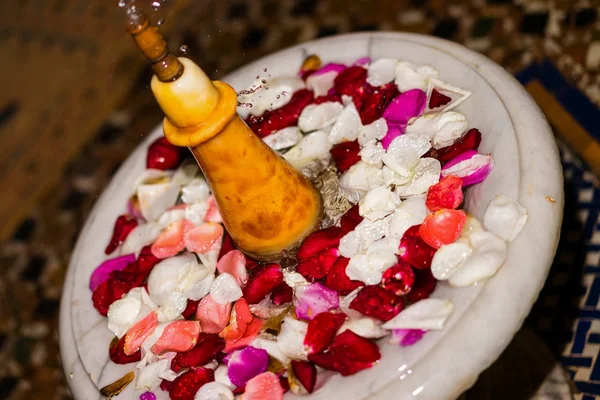 Gül yaprağı çeşme