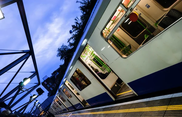 Whitechapel tågstation — Stockfoto