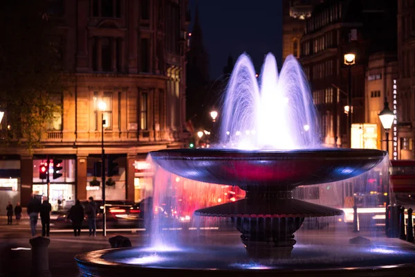 Trafalgar gece çeşme mor