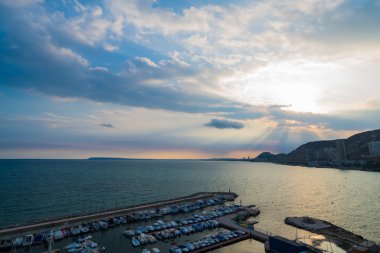 Alicante parlak hill