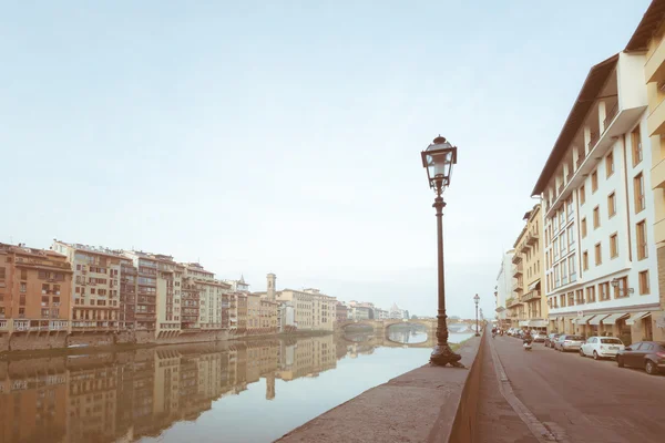 Arno Morning lampost pastel — Stockfoto