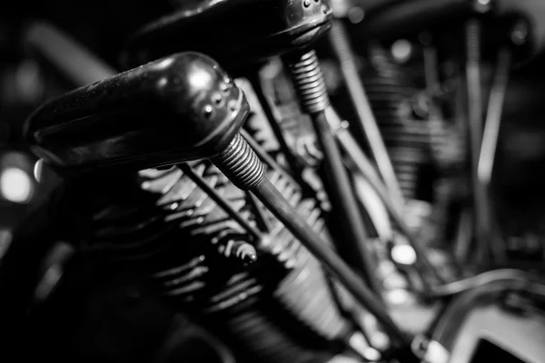 Motor pistonları kahverengi mono