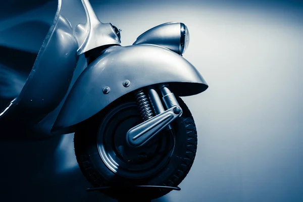 Yeşil scotter açık mono