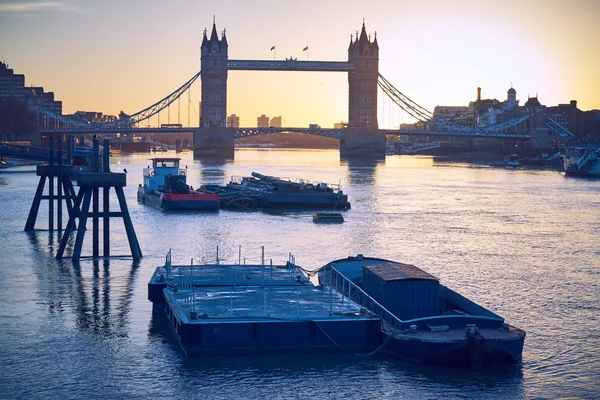 Barche e Londra blu — Foto Stock