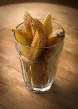 Fincan sıcak kızarmış patates dilimleri vejetaryen aperatif yiyecek  