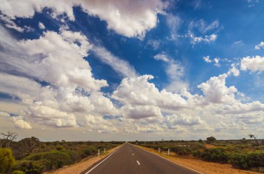 Kırsal Avustralya Otoban yol aracılığıyla uzaktan taşra